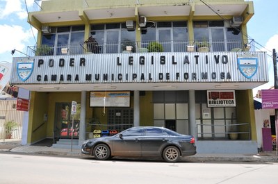 Visão frontal da Câmara Municipal de Formosa