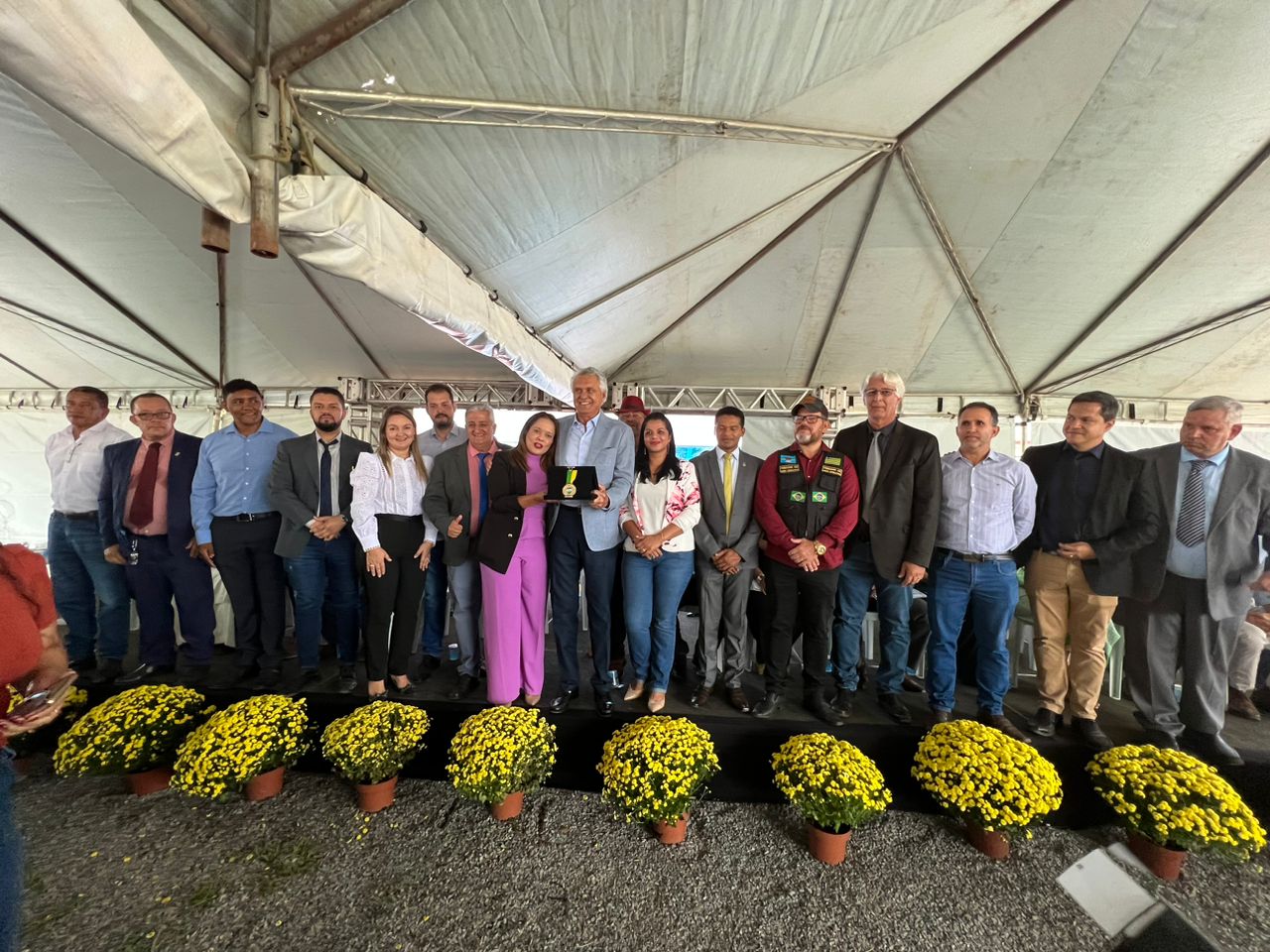 Câmara acompanha inauguração da sala de exames de tomografia no HRF e concede condecoração