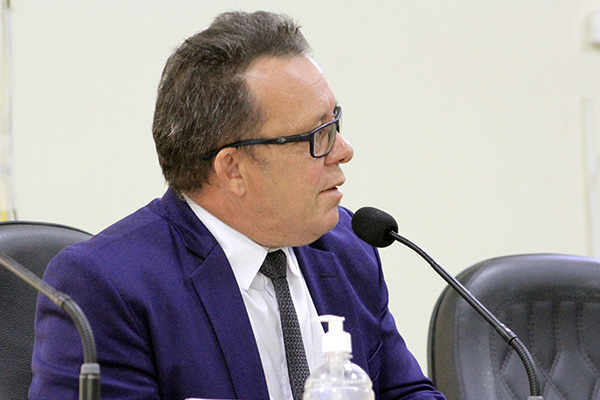 Câmara aprova obrigatoriedade de remoção de cabos e fiação aérea excedente e sem uso instalados por prestadoras de serviços