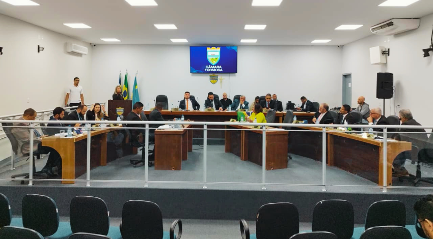 Câmara aprova oito projetos em última fase e debate Previdência Municipal