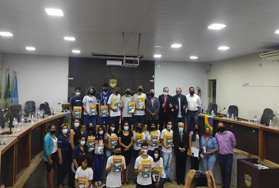 Câmara e Escola empossam alunos no Parlamento Jovem