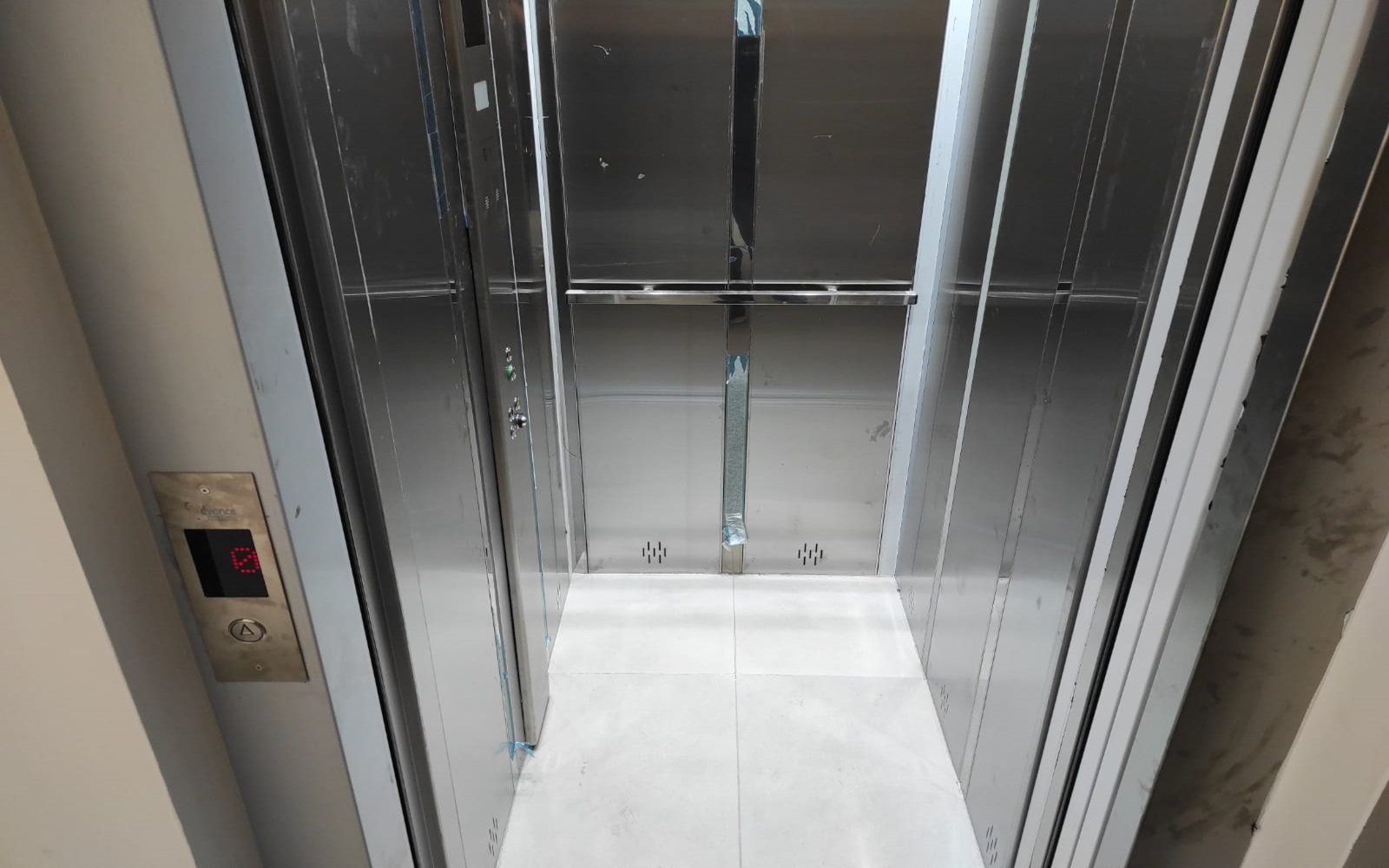 Elevador é instalado na sede da Câmara de Formosa