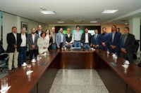 Comitiva de vereadores reúne-se com Governador Daniel Vilela para tratar da saúde em Formosa