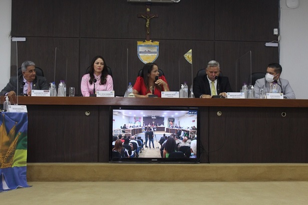 Mesa Diretora 2022 é empossada