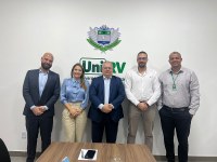 Vereadora Cátia Rodrigues representa Presidência da Câmara e Legislativo em reunião na UniRV