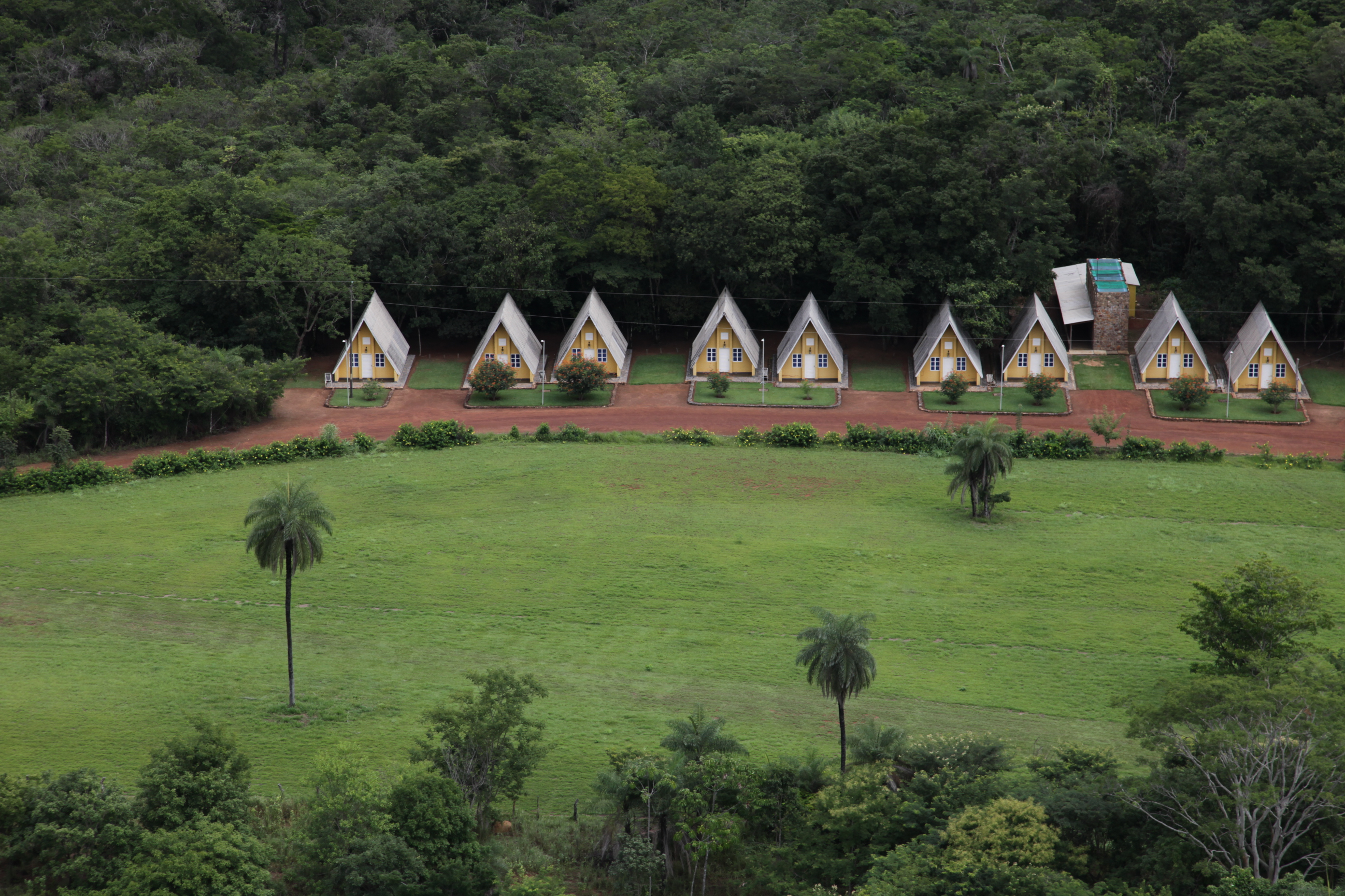 Chalés do Clube do Itiquira.JPG